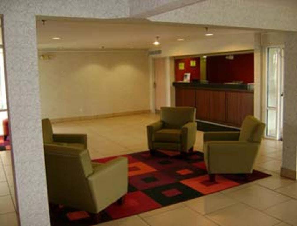 Travelodge By Wyndham Fort Wayne North Exterior foto